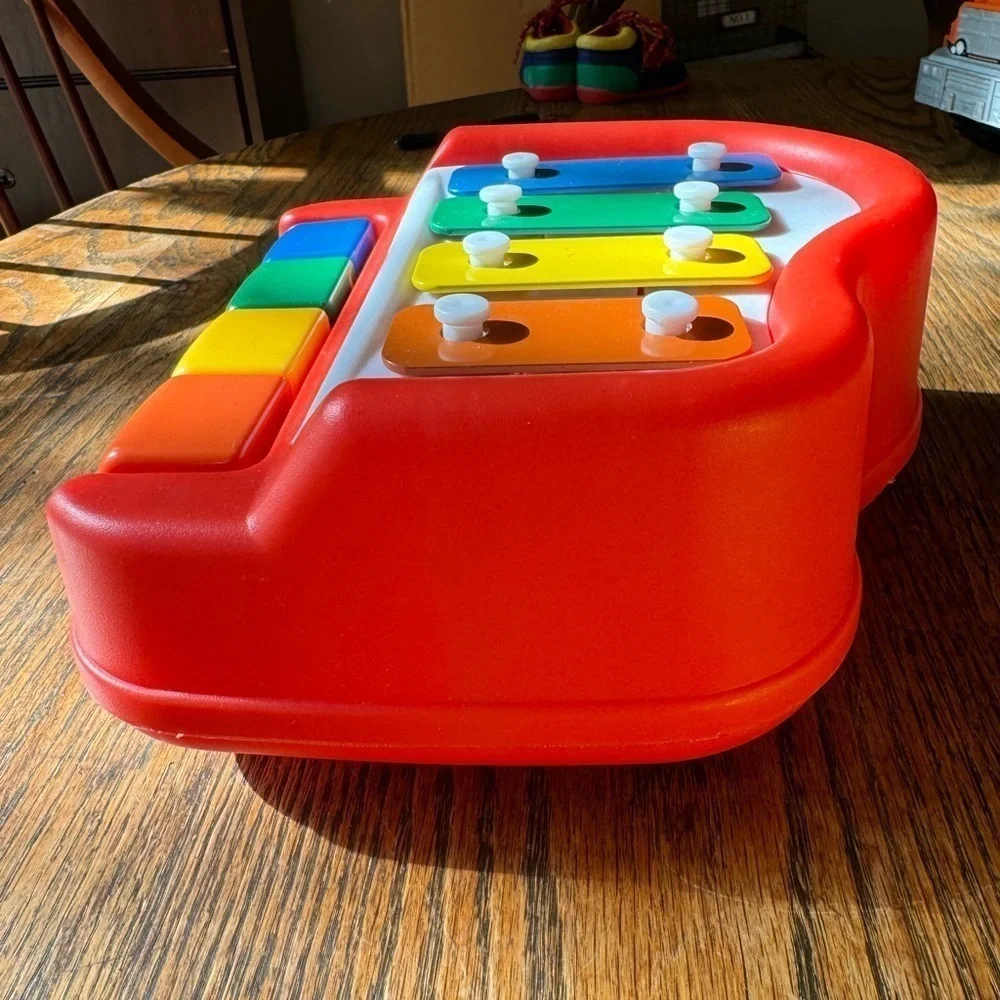 Little Tykes red 4 note xlyaphone piano